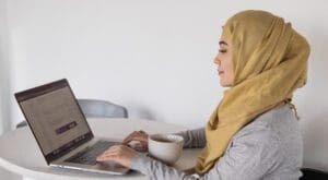 A women looking at her laptop